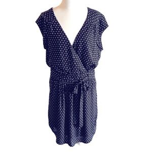 DR2 short sleeve lined dress. Size L. NWT. Black/white pattern. Side zip.